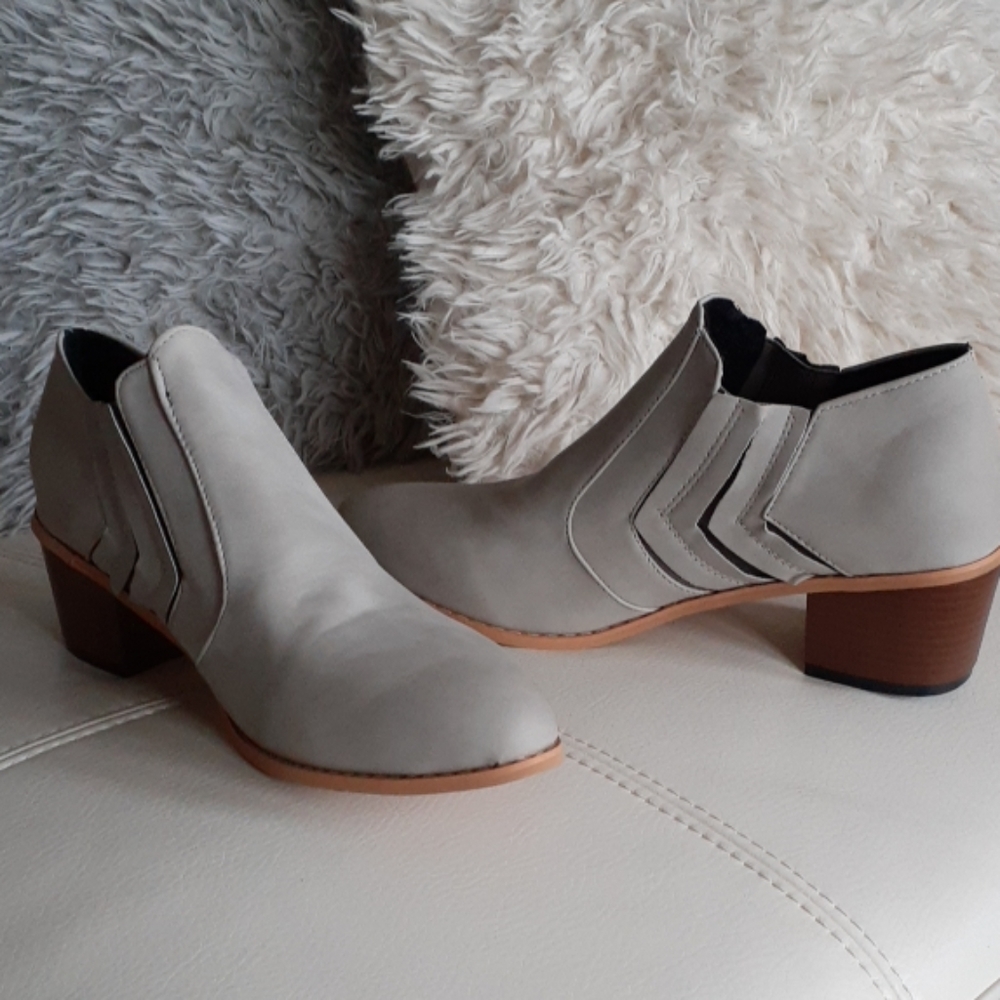 Grey ankle boot - Picture 3 of 4
